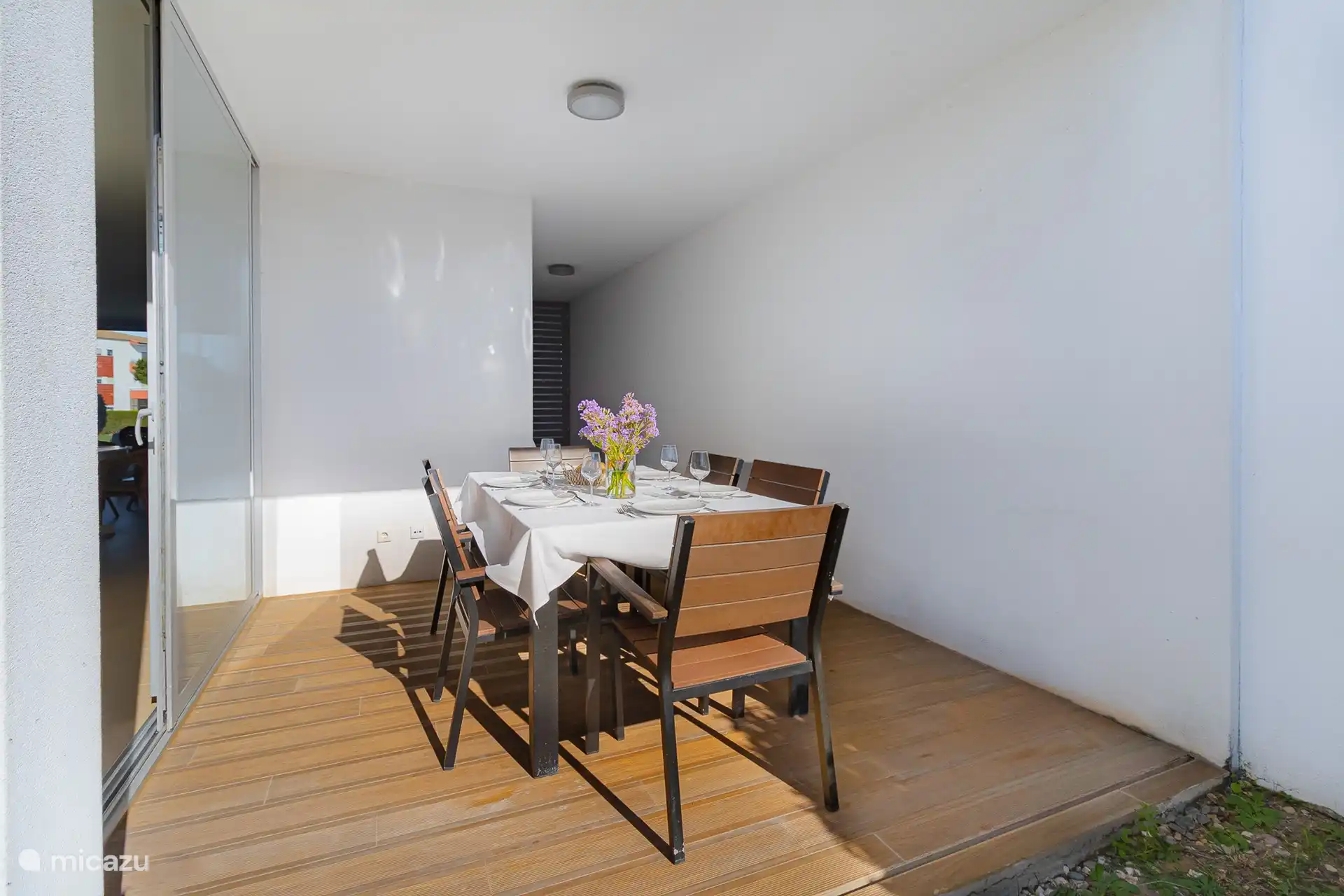 Terrasse mit Essbereich