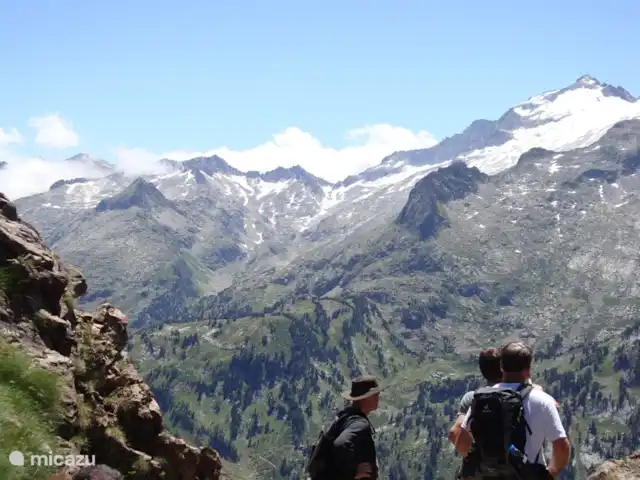 Pyrénées Passions - Le Mont Valier | France, Haute-Garonne, Estadens - gîte / cottage Visites à pied organisées difficiles par l'hôte Rob. Découvrez les belles Pyrénées à travers les sentiers de randonnée préservés.