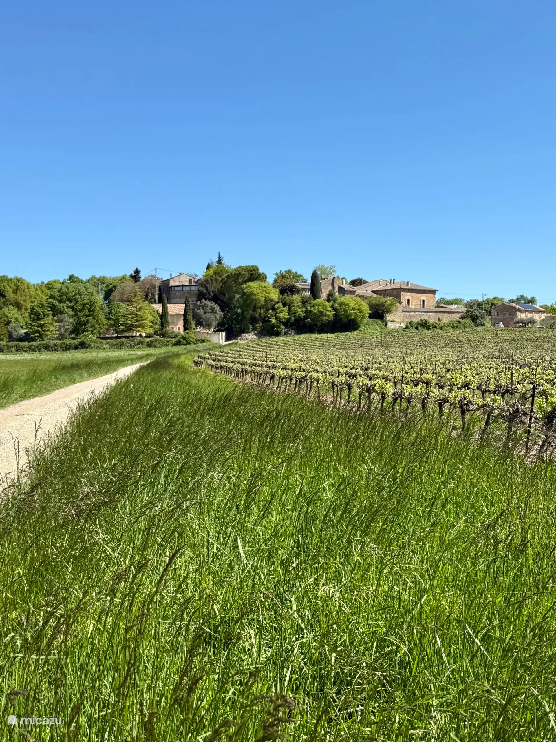 El pueblo a lo lejos 