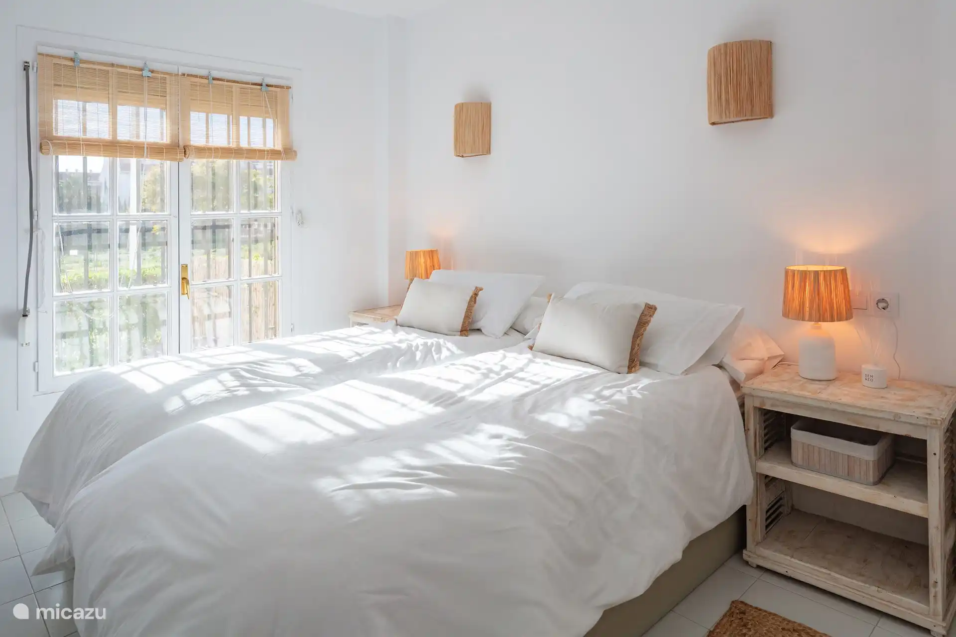 2ème chambre à gauche