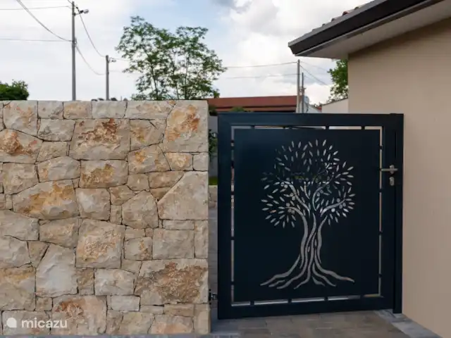 Villa Oliveto en Croacia, Istria, Labin - villa puerta