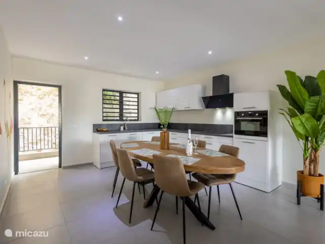 Mambo One B en Curazao, Banda Arriba (este), Mambo Beach - apartamento Comedor y cocina