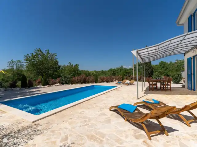Villa Shana en Croacia, Istria, Porec - villa Terraza y piscina