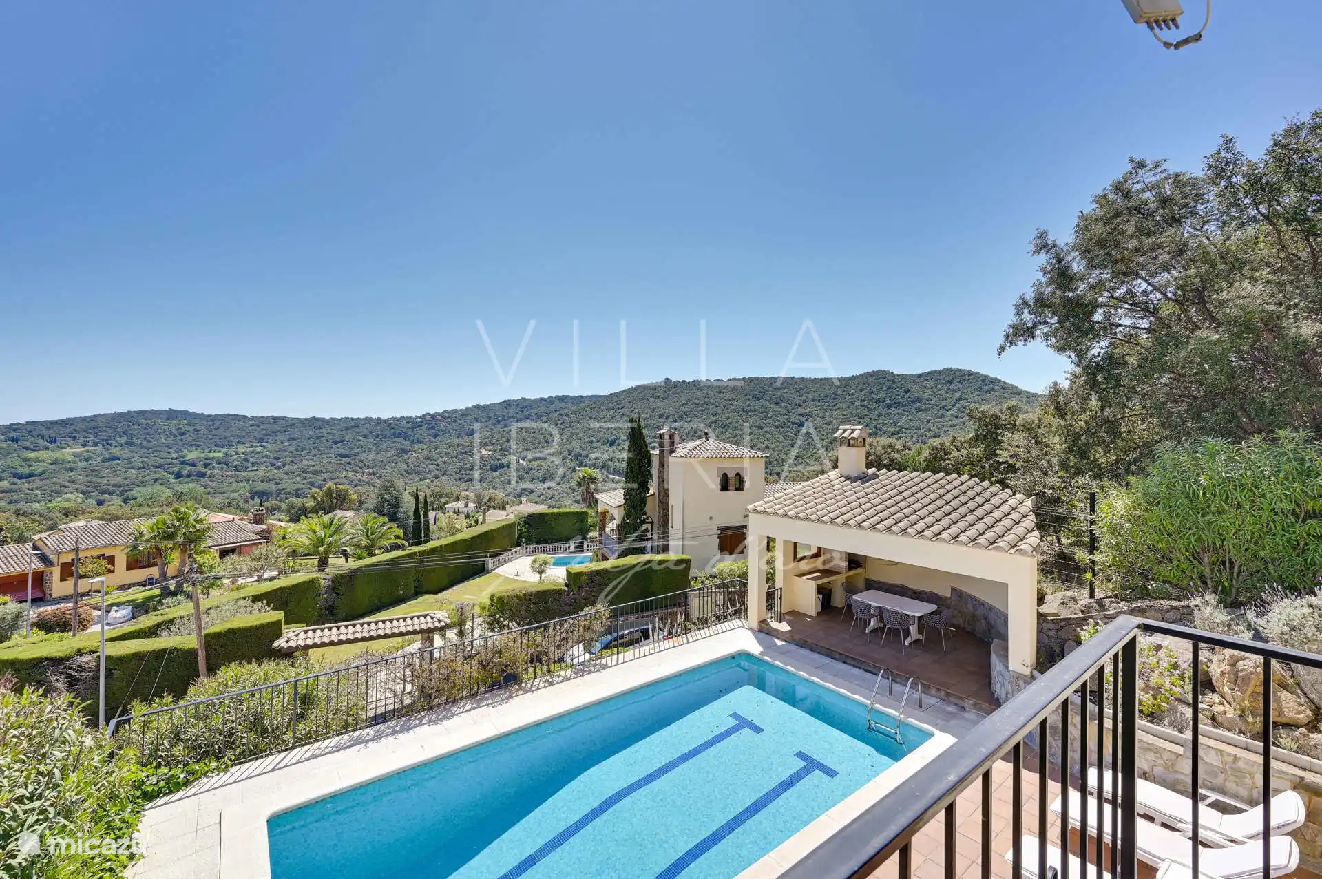 balkon vanuit de slaapkamers