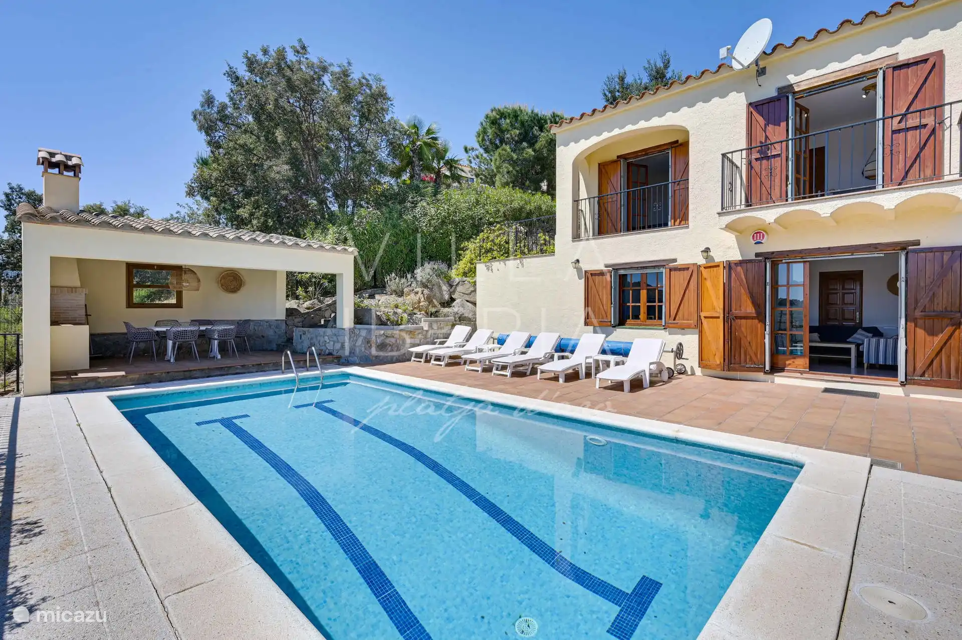 vooraanzicht van de villa