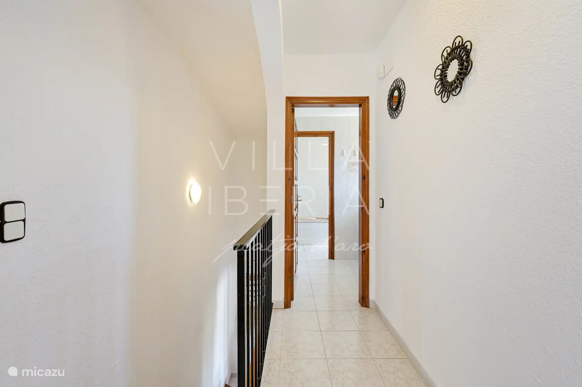 halletje naar de badkamer en wasruimte