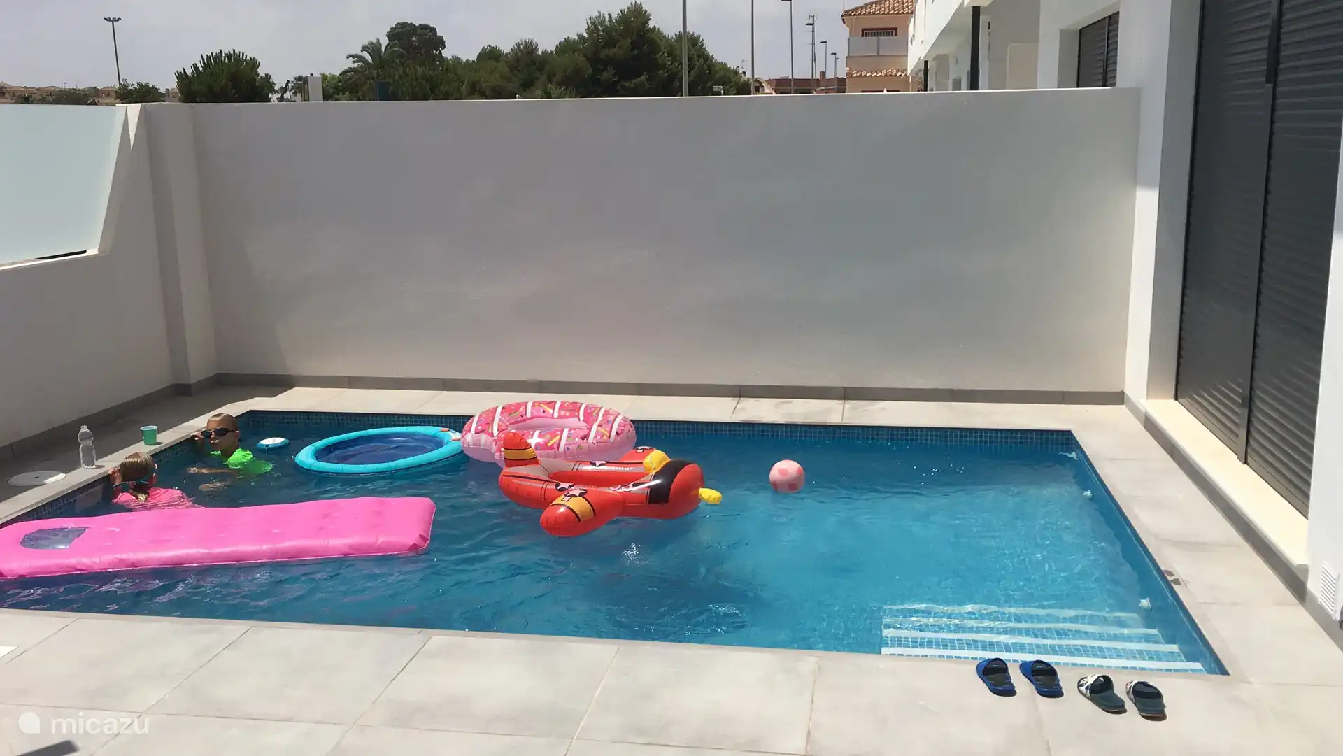Piscina en verano