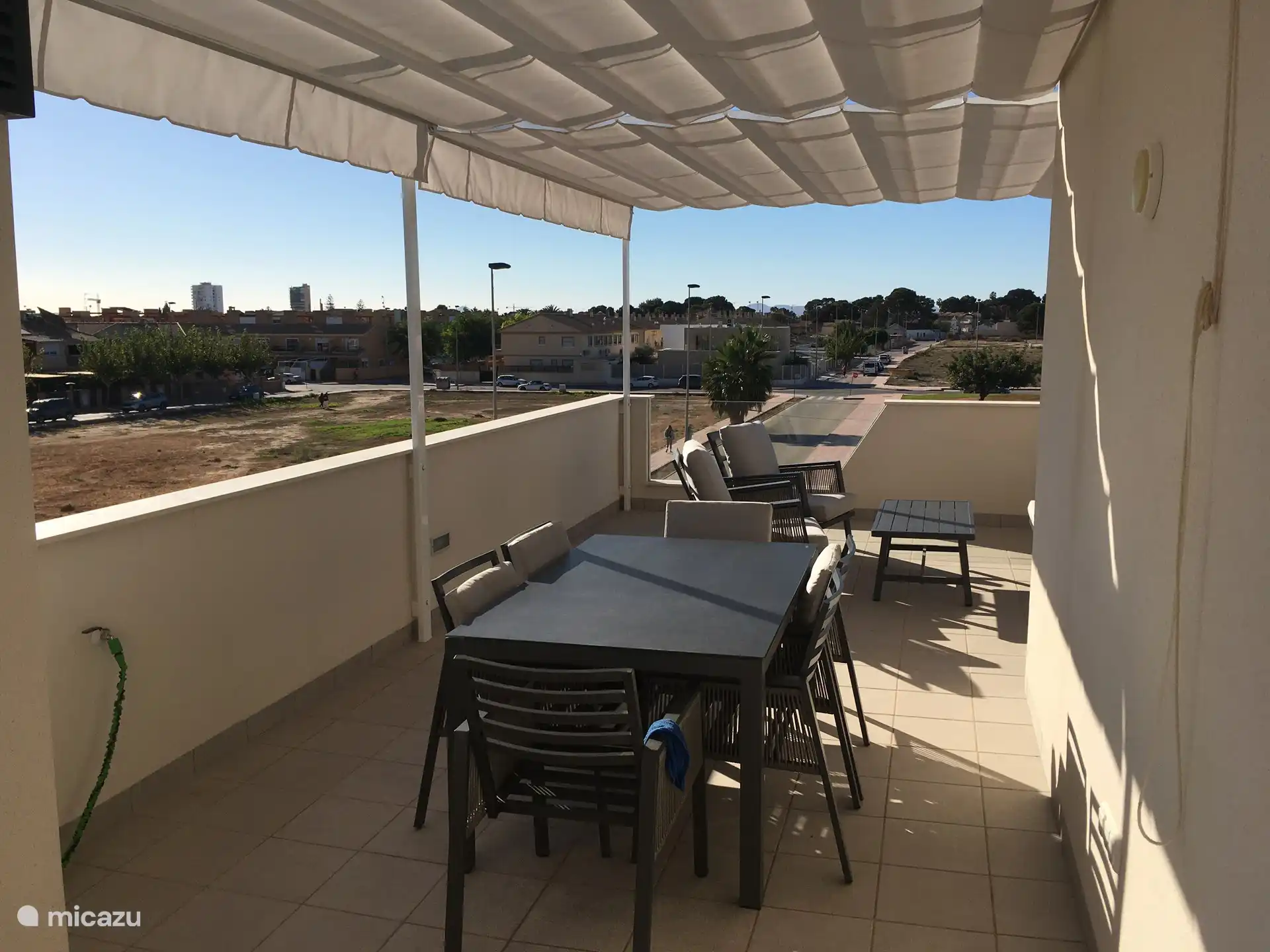 Se proporcionan sombrillas