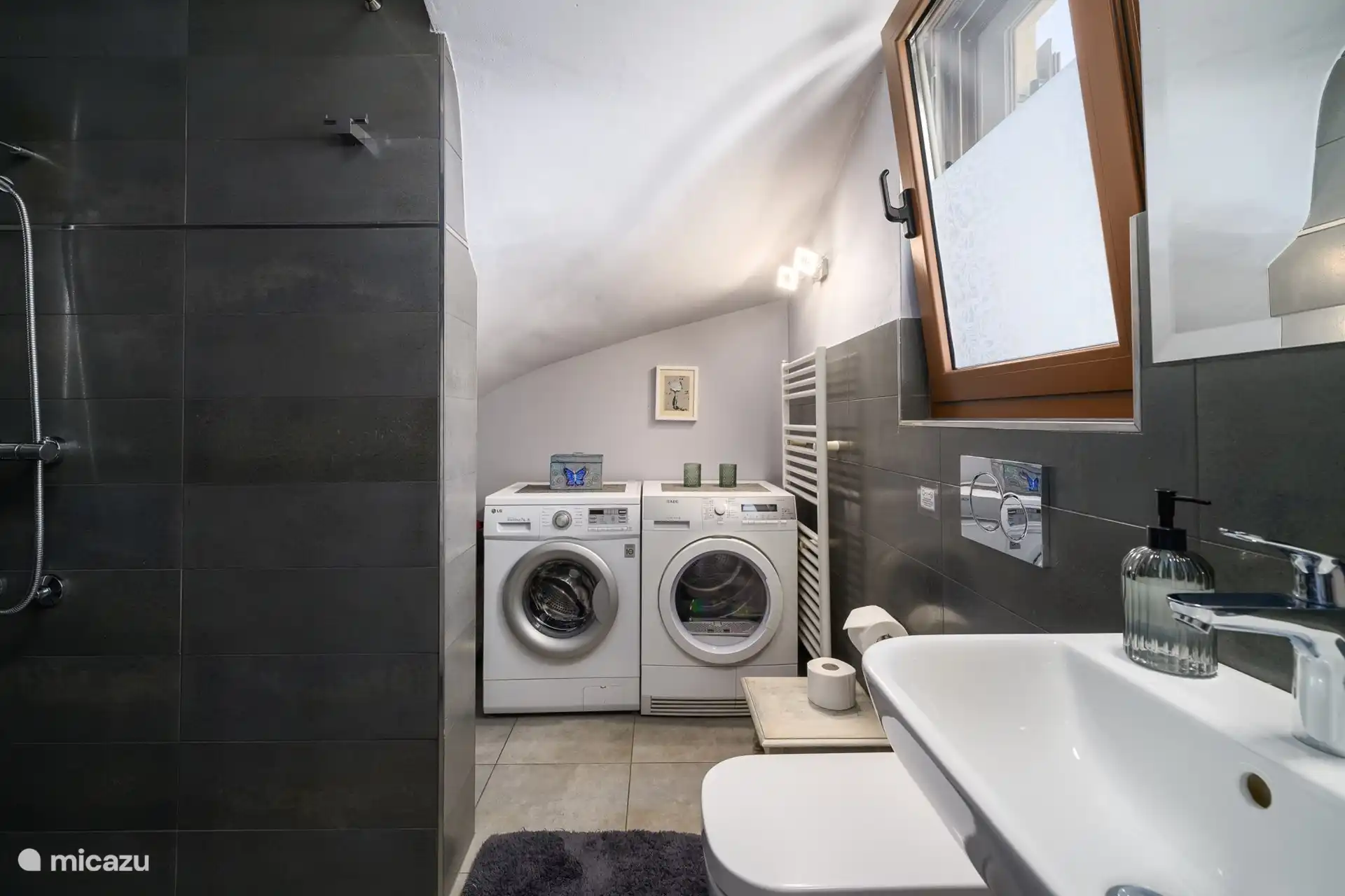 Badezimmer 1 + Waschmaschine