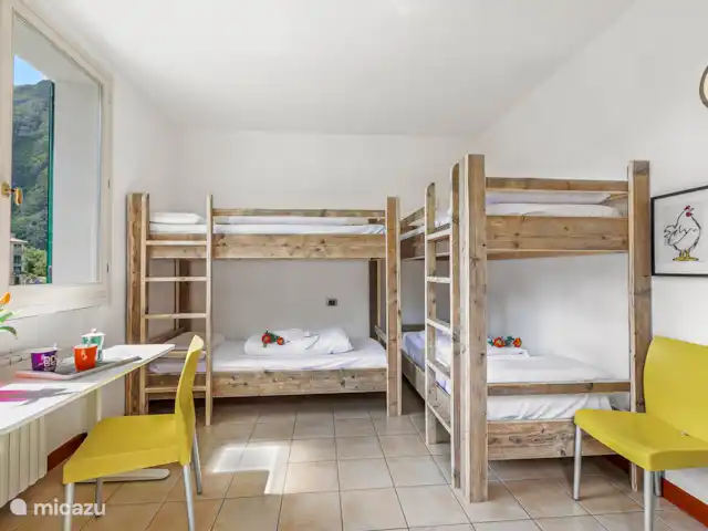 Villa Rosa Lac de Lugano | Italie, Lacs italiens , Porlezza - maison de vacances Lits superposés dans la chambre à l’étage (200x90)