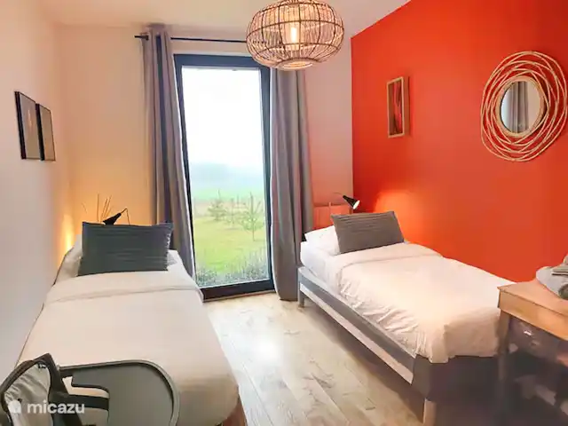 Trémouille en Francia, Dordoña, Saint-Geniès - casa vacacional Dormitorio rojo, dos camas individuales