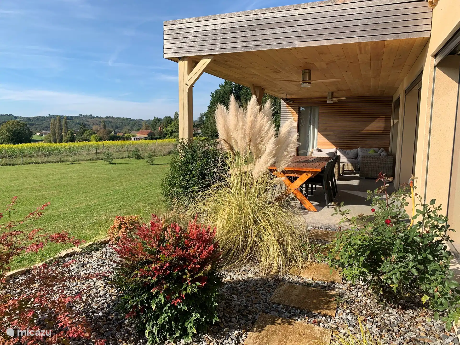 Überdachte Terrasse Westseite
