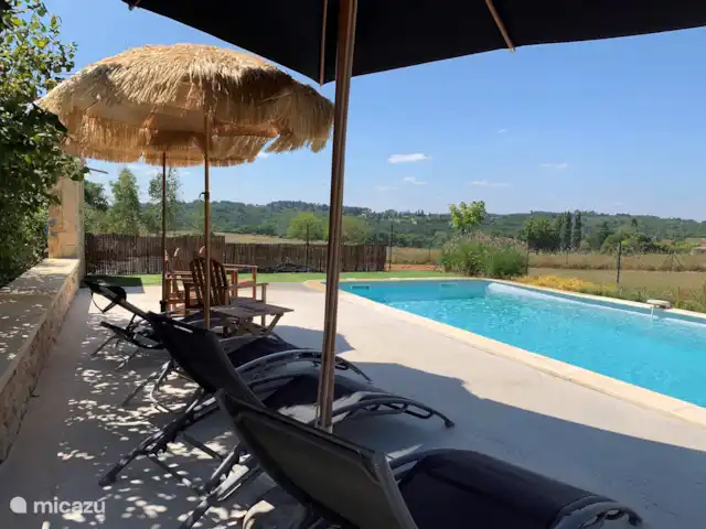 Trémouille en Francia, Dordoña, Saint-Geniès - casa vacacional Piscina con amplias terrazas