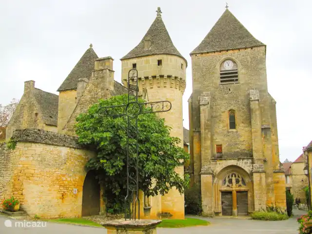 Trémouille en Francia, Dordoña, Saint-Geniès - casa vacacional Castillo e iglesia del siglo XII
