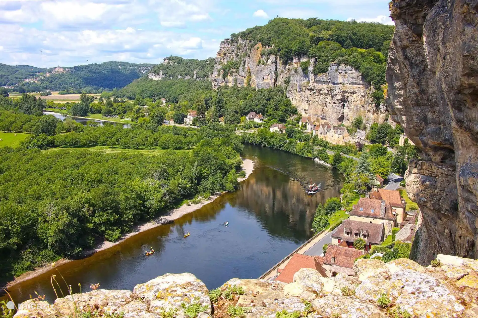 La Roque Gagéac, gebaut an und in der Felswand