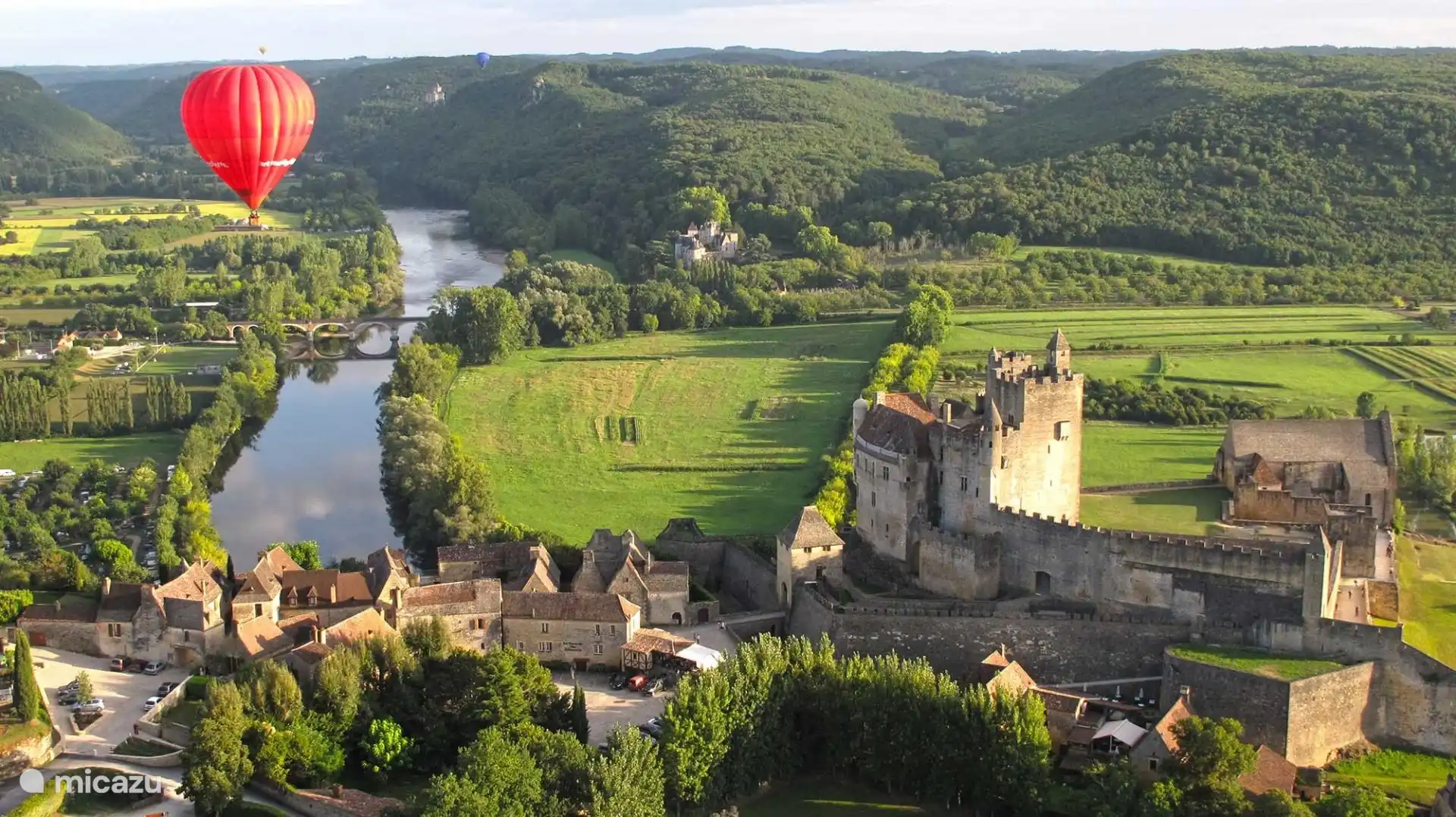 Blick von Beynac in Richtung Castelnaud