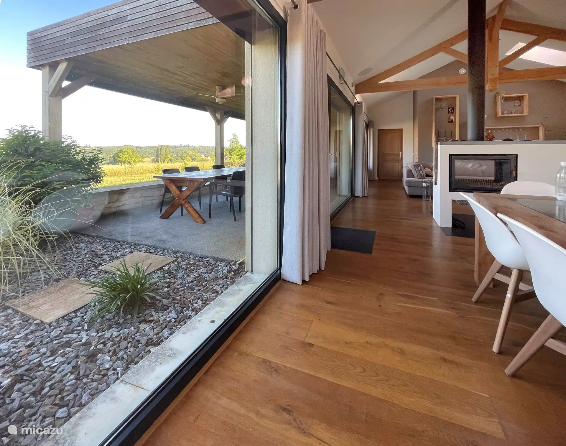 Blick auf die Terrasse aus einer Ecke