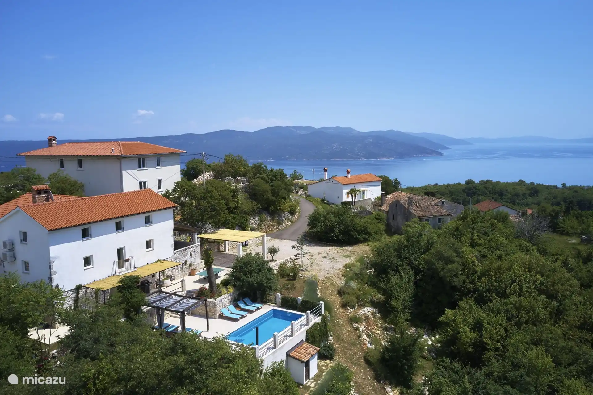 Die Villa aus der Luft gesehen