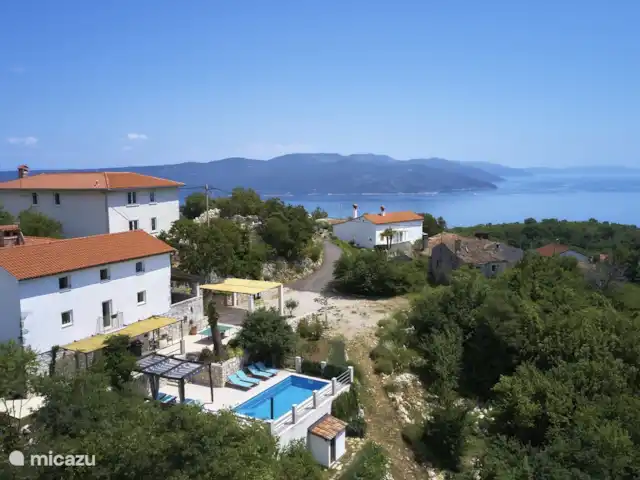 Villa Suzi huren in Kroatië, Istrië, Plomin - villa de villa vanuit de lucht gezien