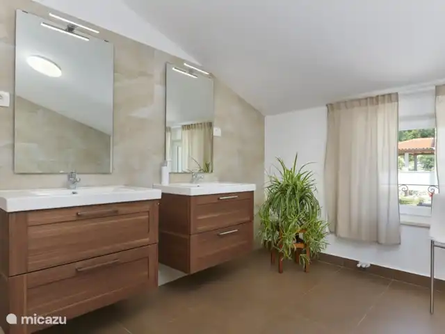 Villa Suzi huren in Kroatië, Istrië, Plomin - villa badkamer