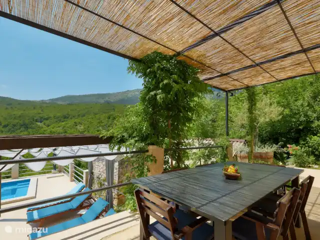 Villa Suzi huren in Kroatië, Istrië, Plomin - villa buiten eettafel