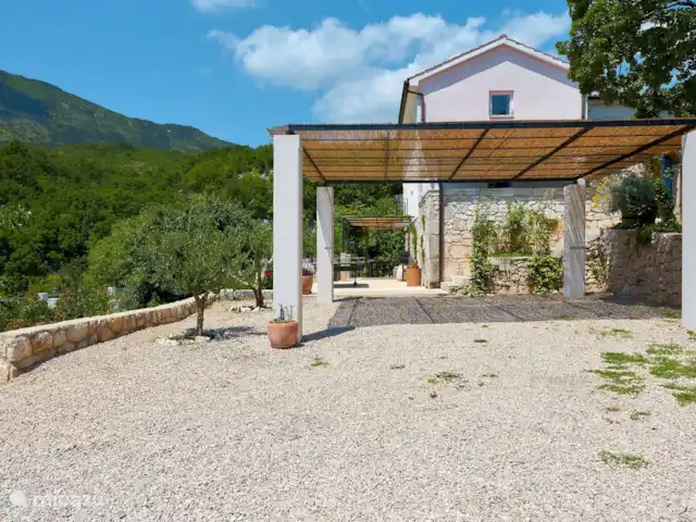 Villa Suzi huren in Kroatië, Istrië, Plomin - villa parking overdekt