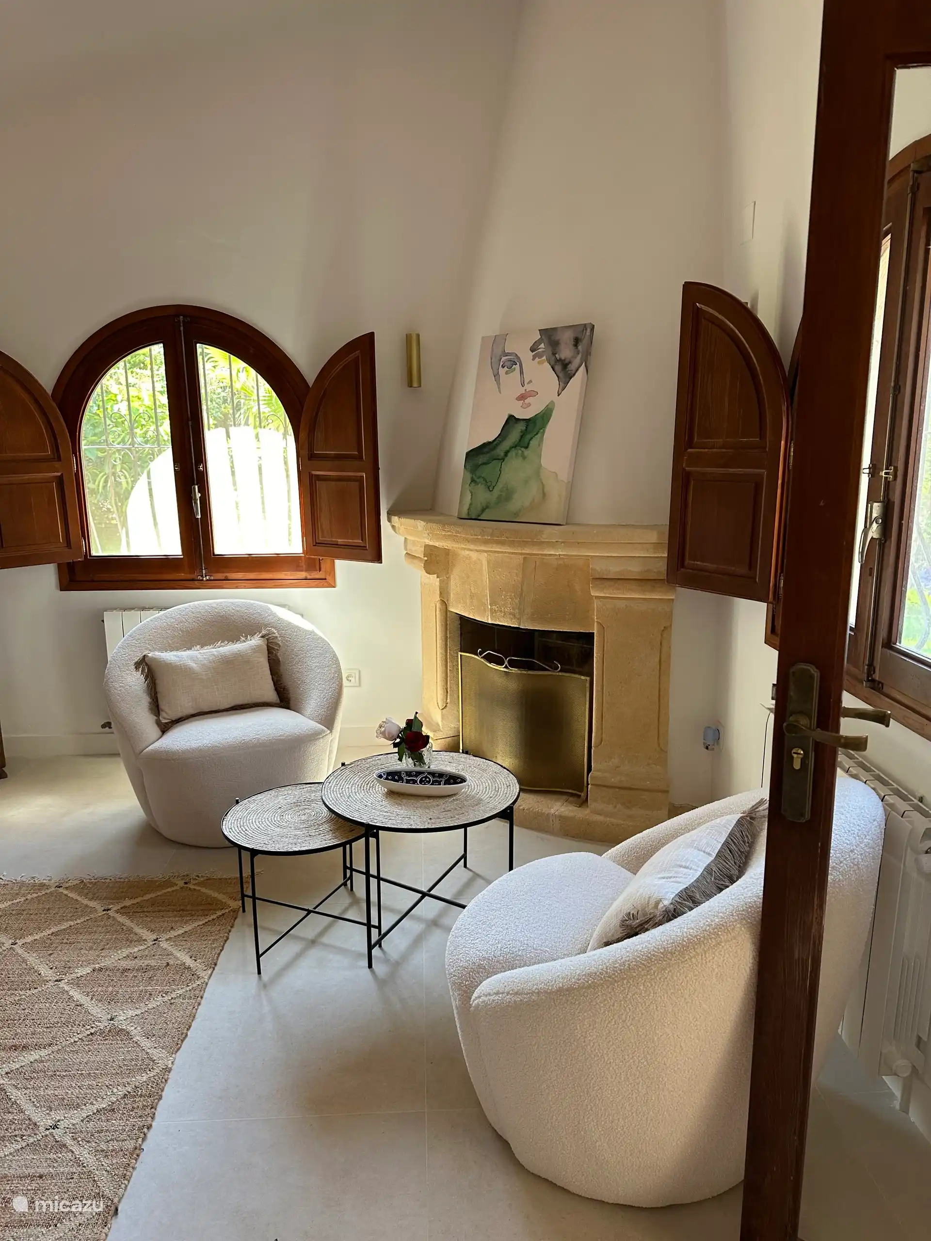 sitting area in master bedroom