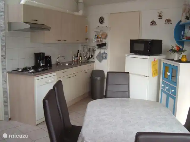 Bungalow de Zeemeeuw | Pays-Bas, Hollande du Nord, Julianadorp aan Zee - bungalow salle à manger et cuisine