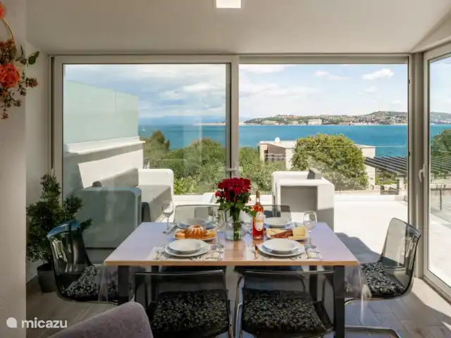 Villa Aurora huren in Kroatië, Istrië, Umag - villa eettafel