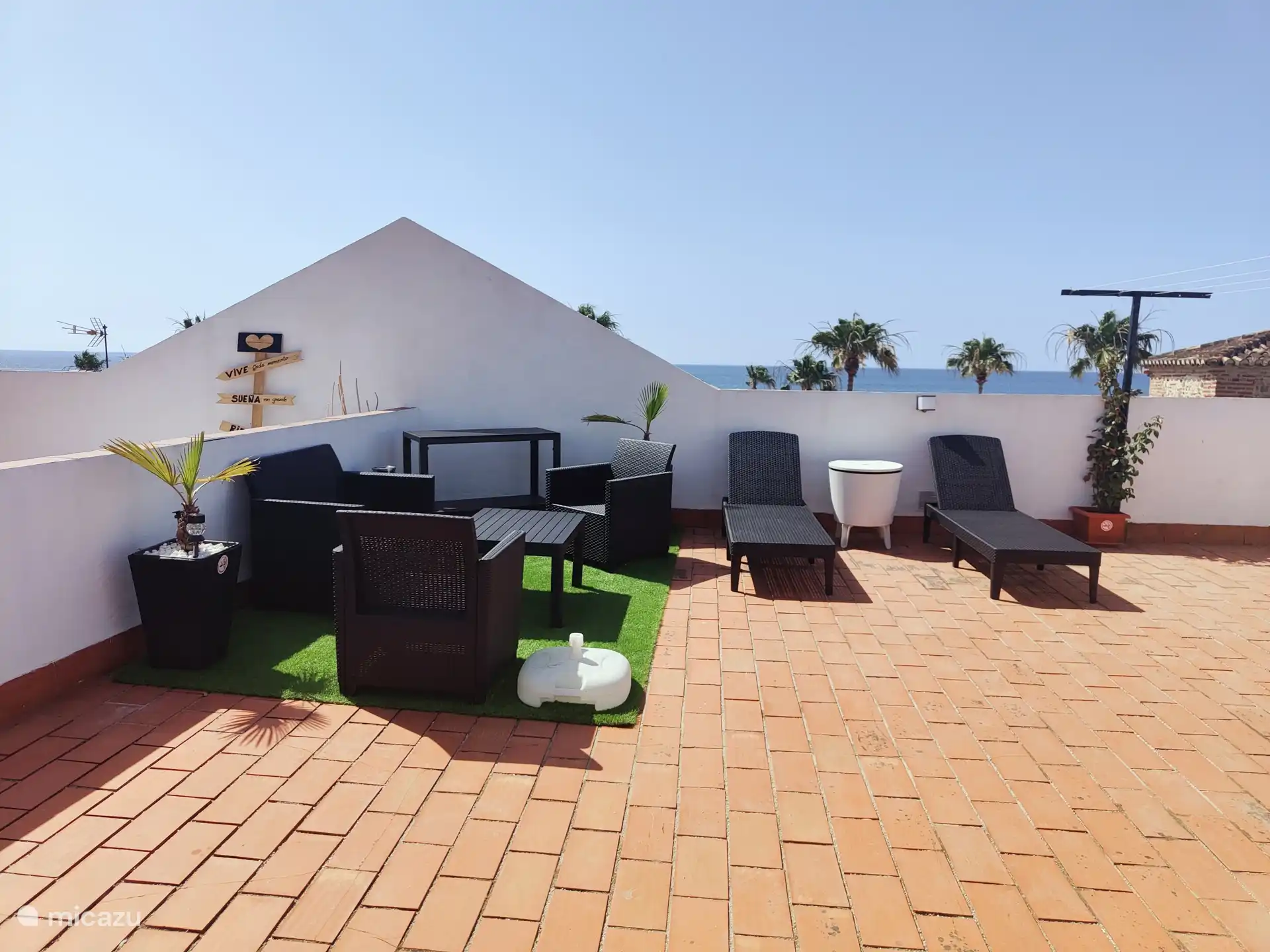 Roof top seating & Sun loungers
