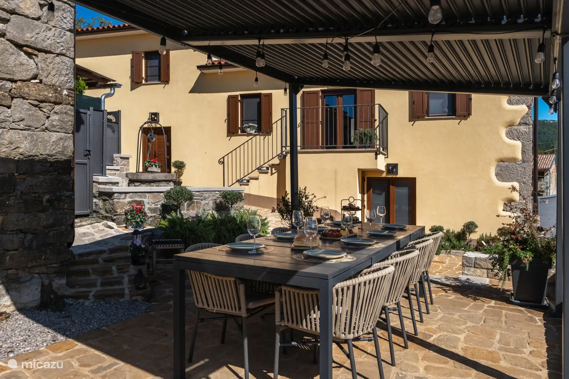 Esstisch für den Außenbereich