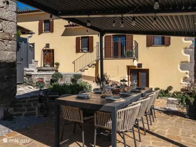 Villa Nikolina huren in Kroatië, Istrië, Buzet - villa eettafel buiten