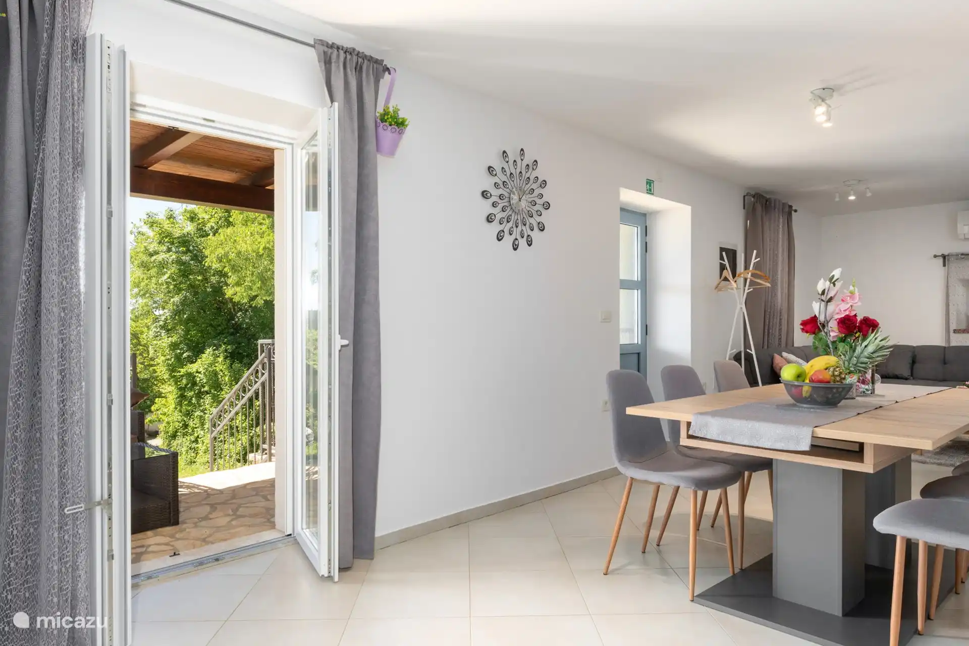 Porte vers l’extérieur