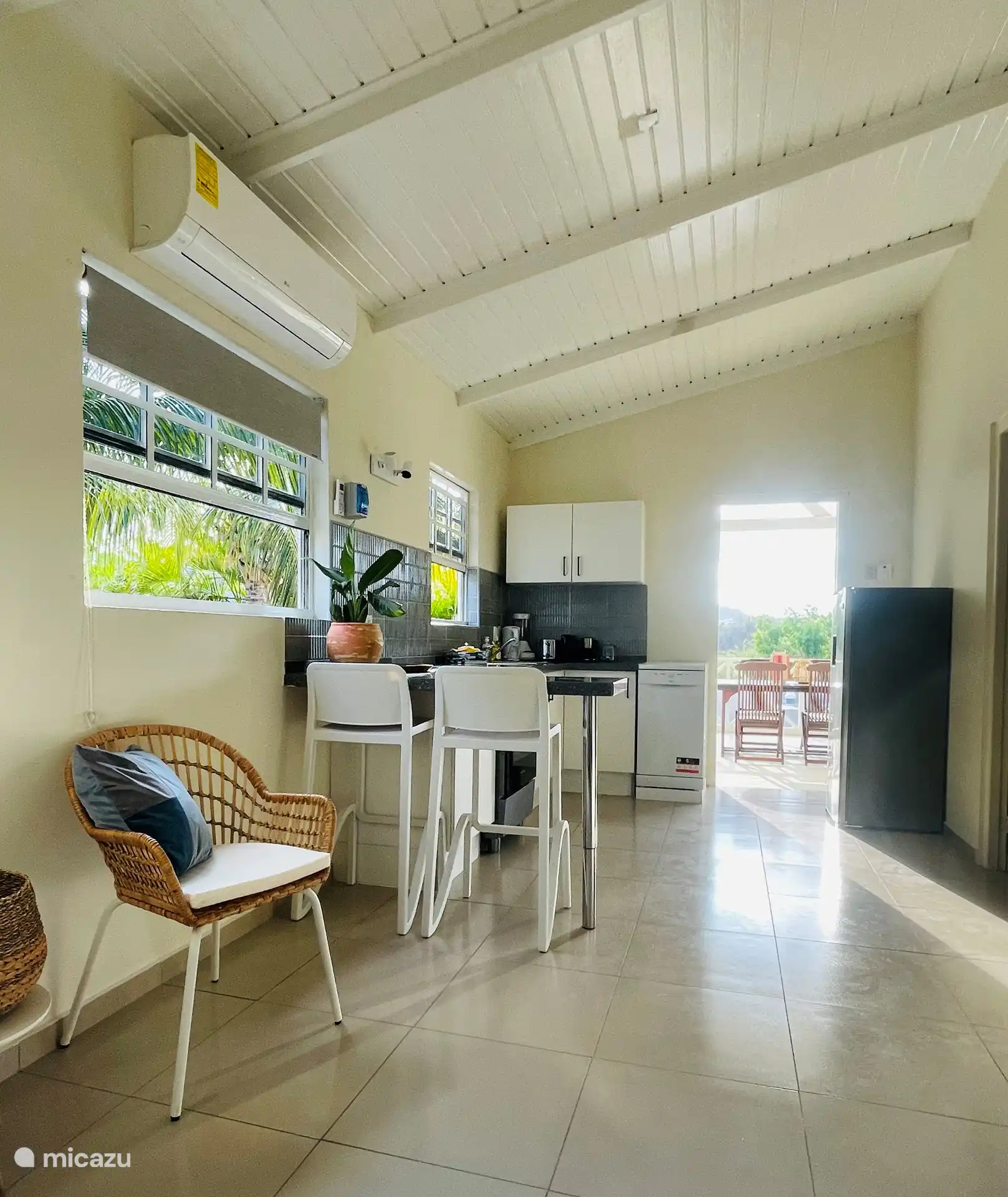 Voll ausgestattete Küche