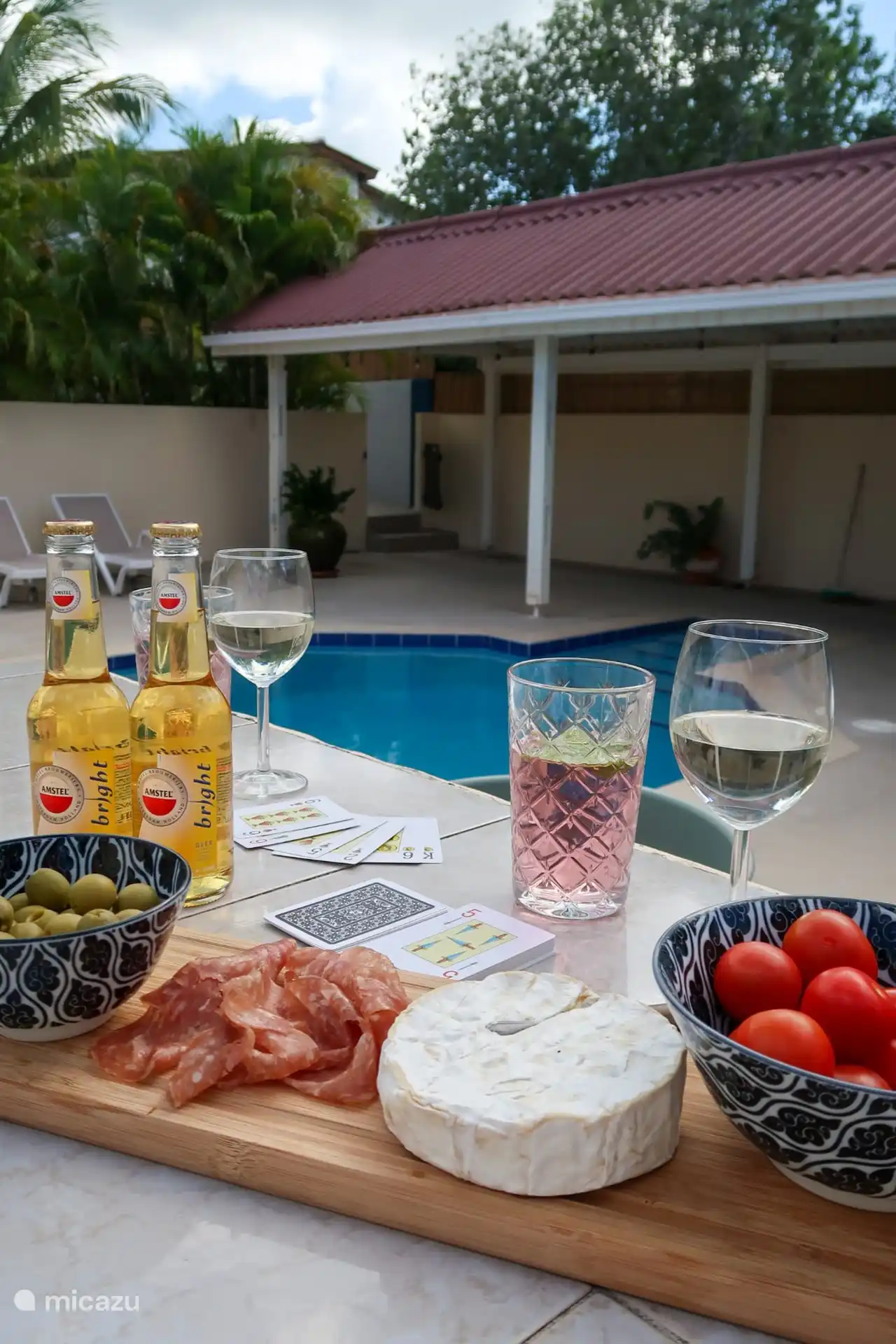 Trinken Sie etwas in der Außenküche