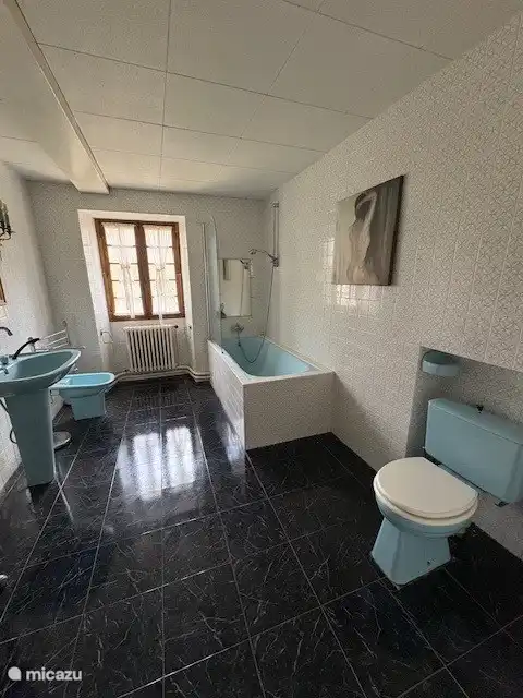 Das schöne, authentische Badezimmer
