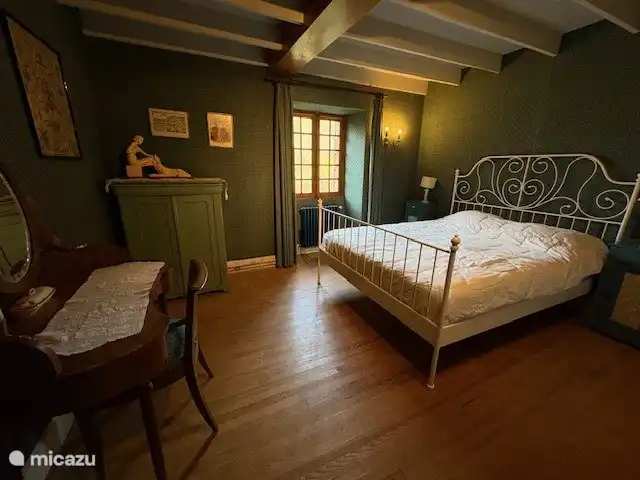 Das blaue Zimmer im Abendlicht