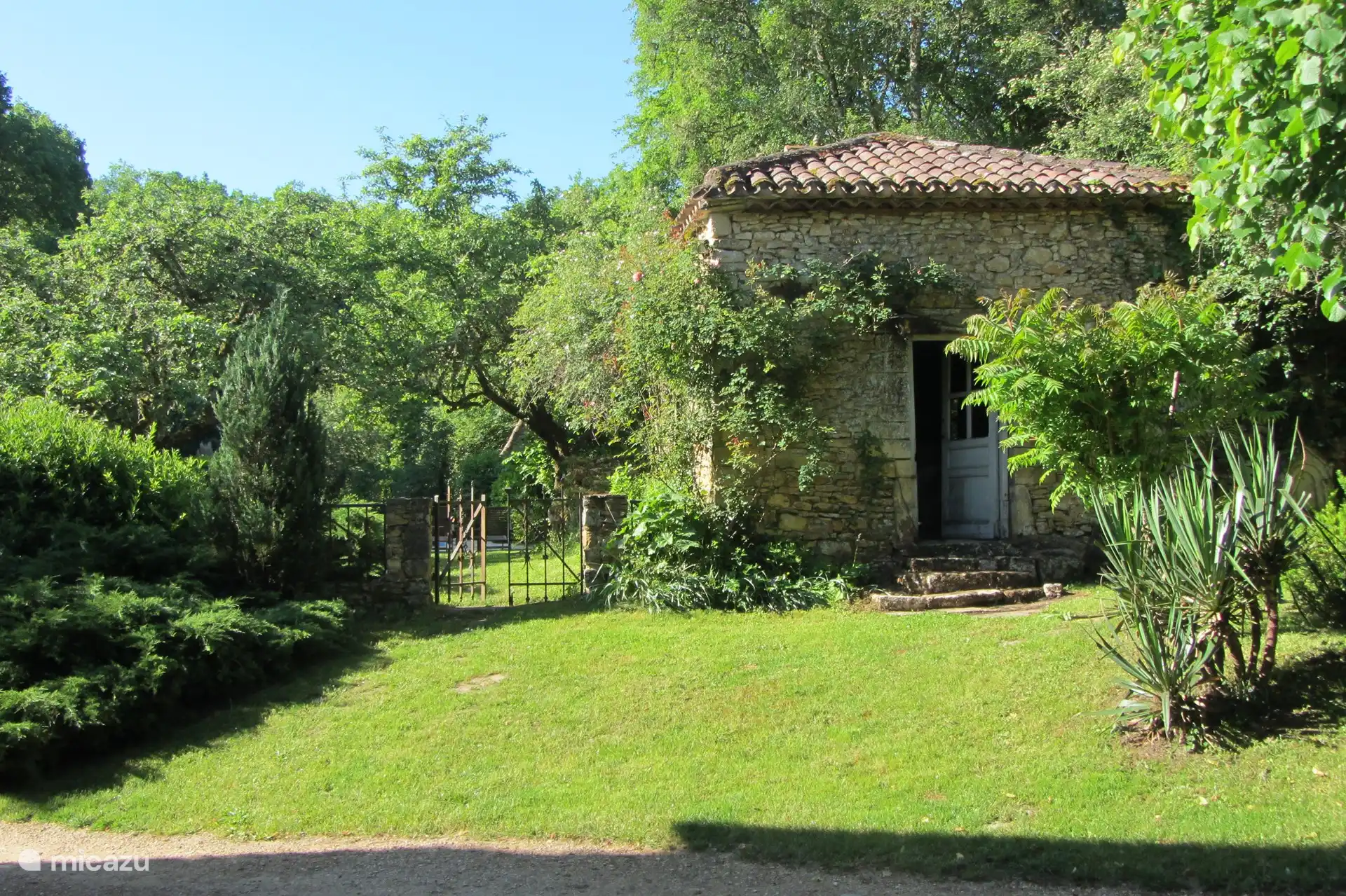 der alte Brotofen, über diesen geht es zum Schwimmbad