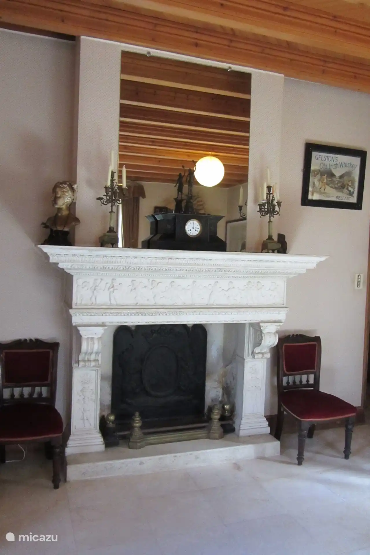 Der Kamin im Spielzimmer