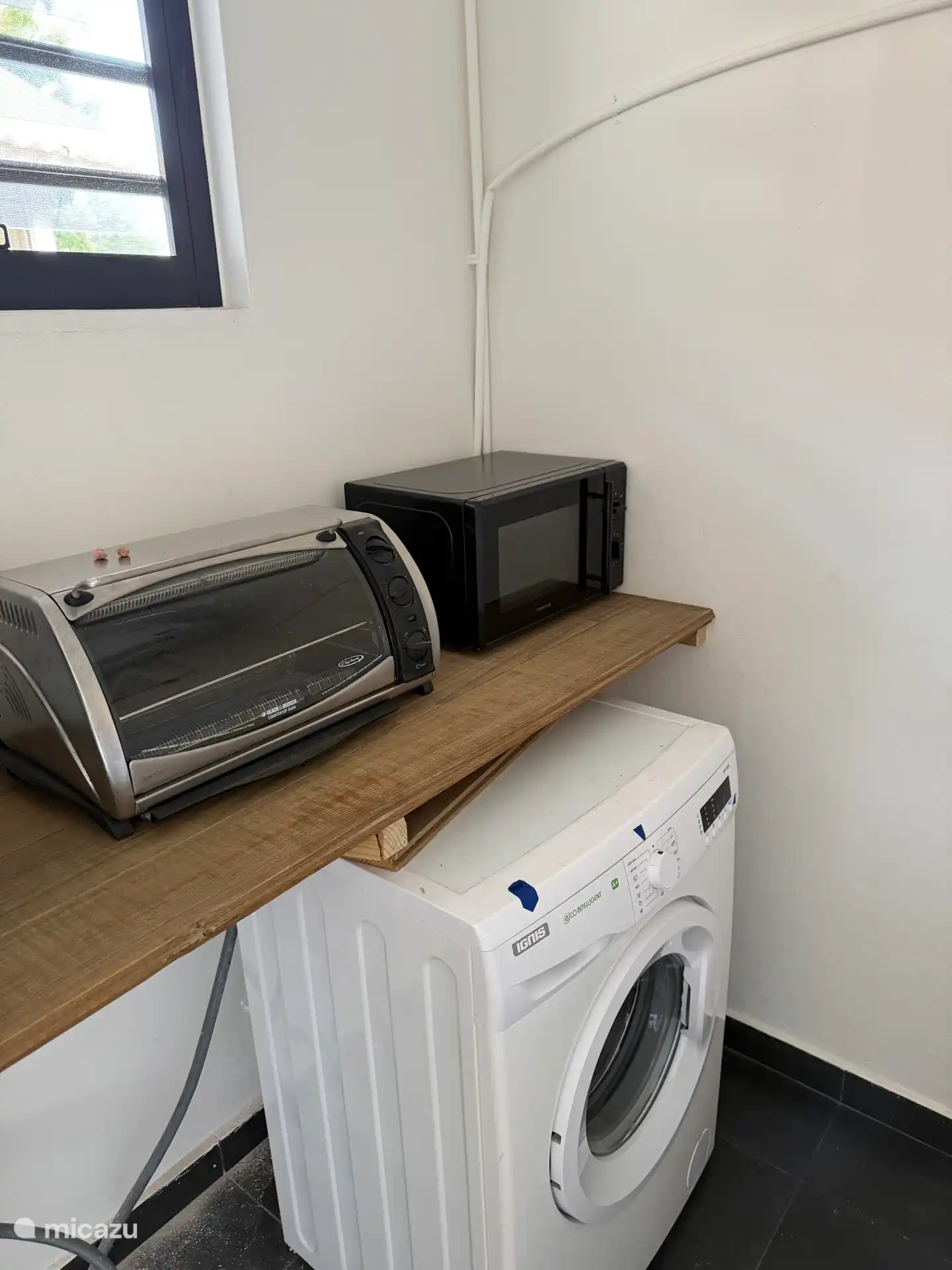 washing machine, oven and microwave available 