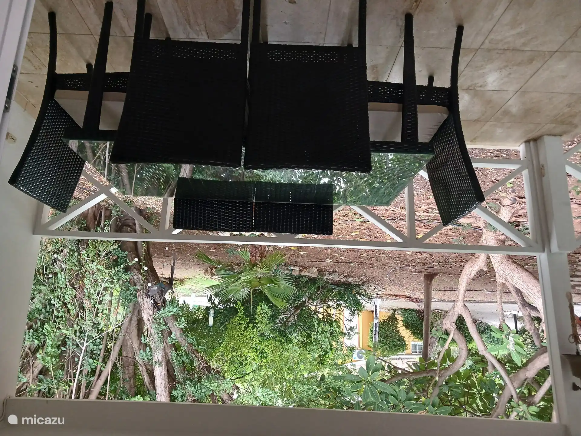 Porche en la parte delantera de la casa