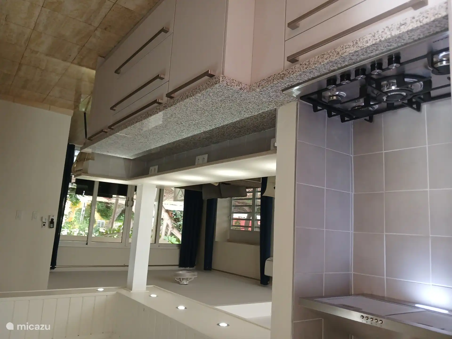 Cocina con vistas al salón