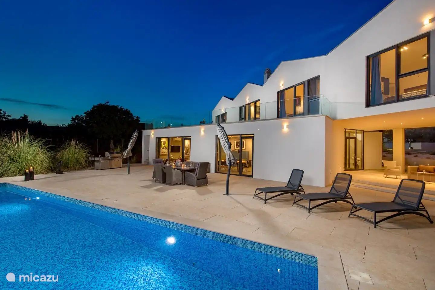 Villa Corolan am Abend