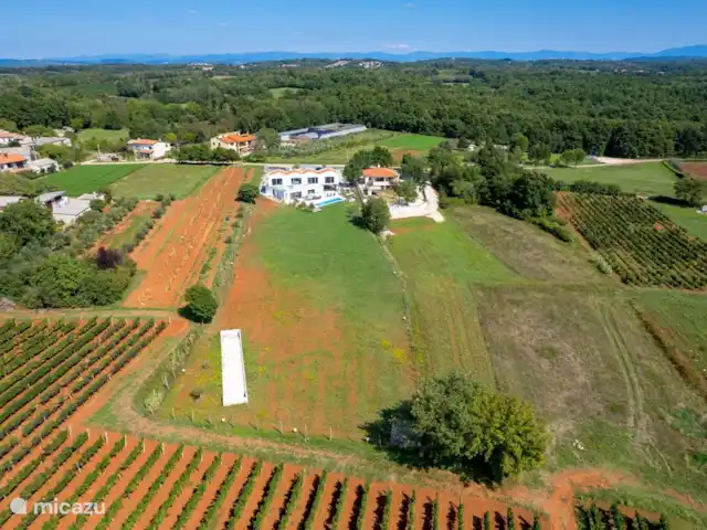 villa en Croacia, Istria, Porec – Villa Corolan Villa a lo lejos