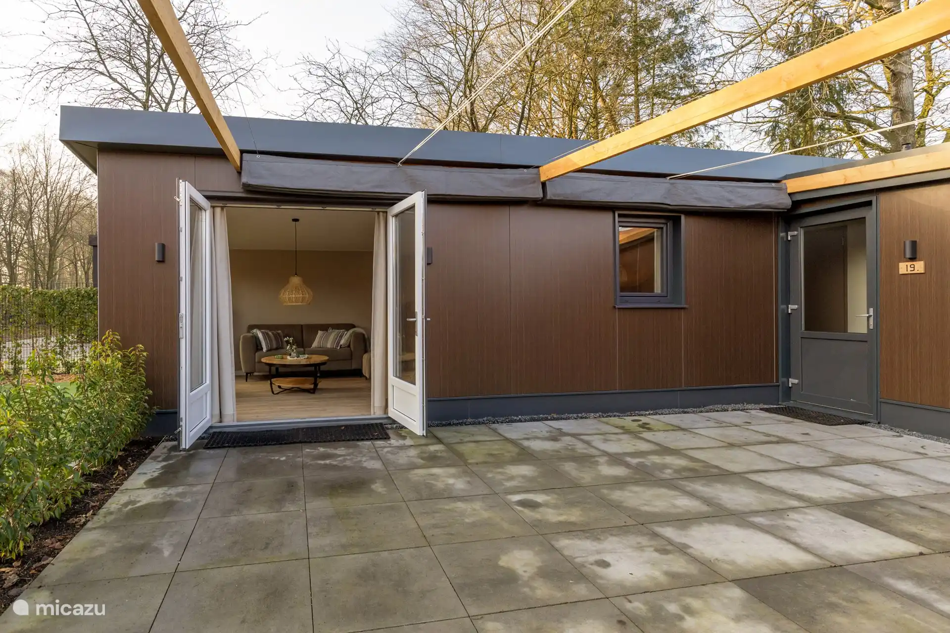 Puertas de patio del alojamiento