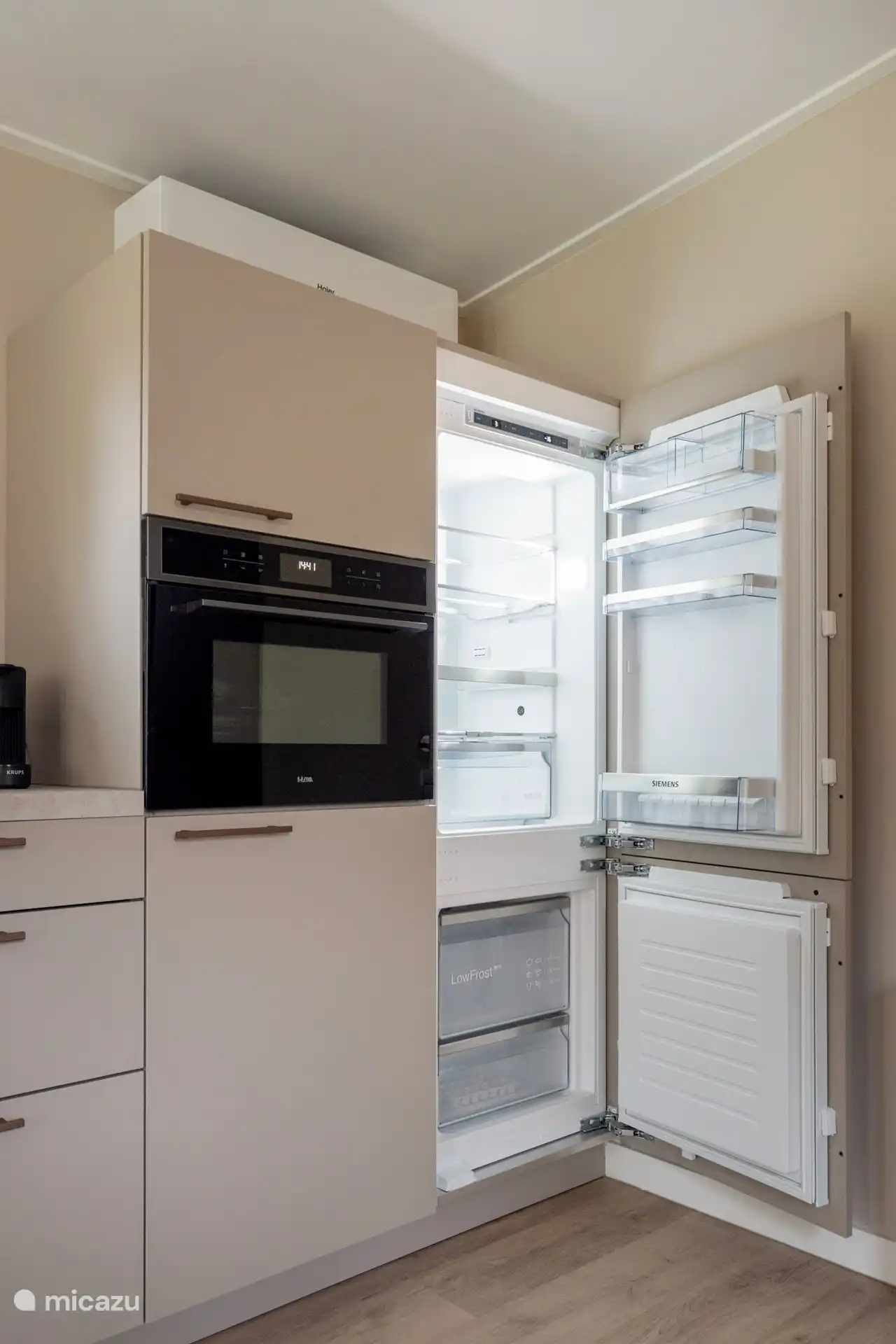 nevera-congelador y microondas combi