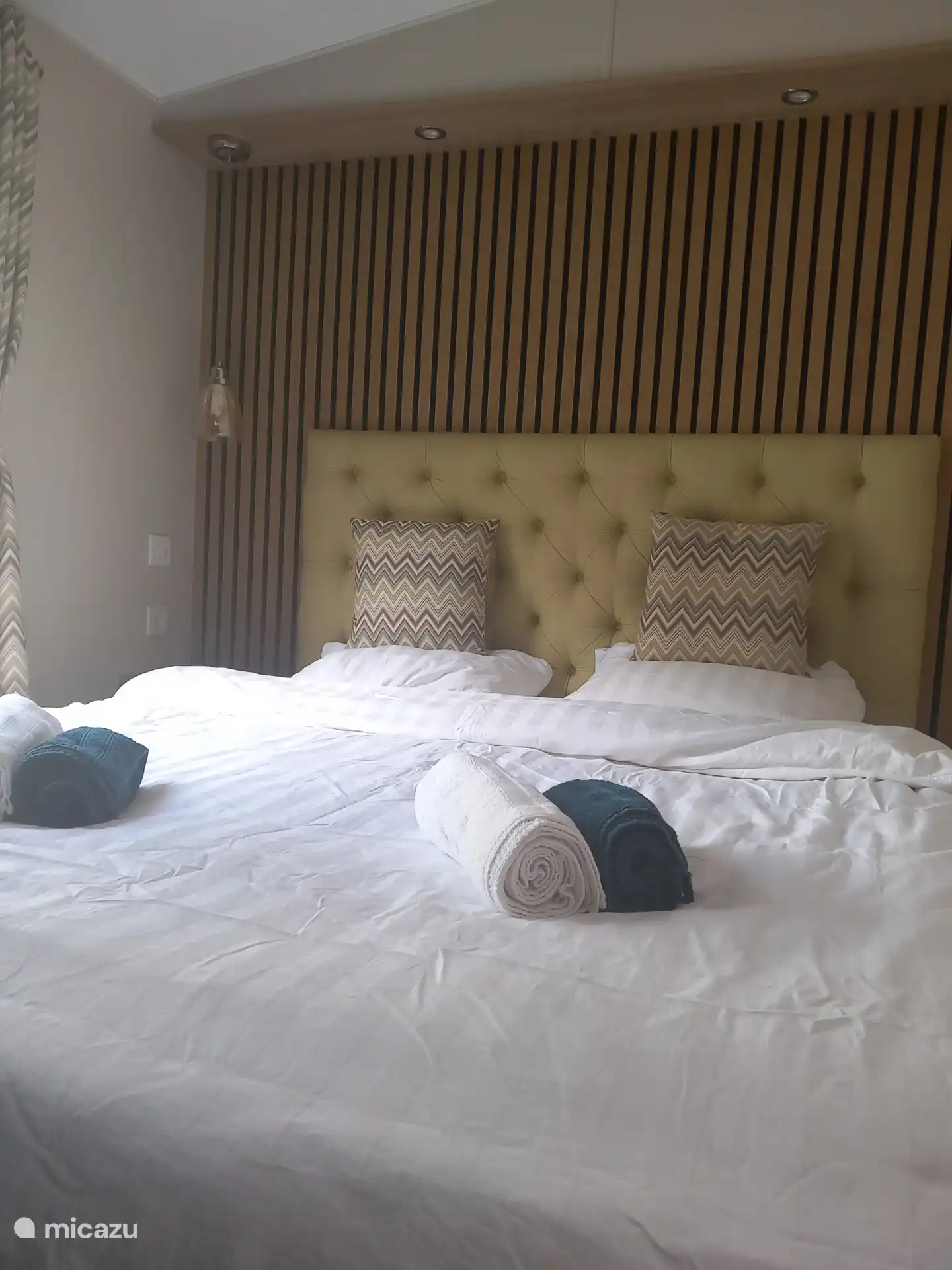 Lit double, draps et serviettes inclus