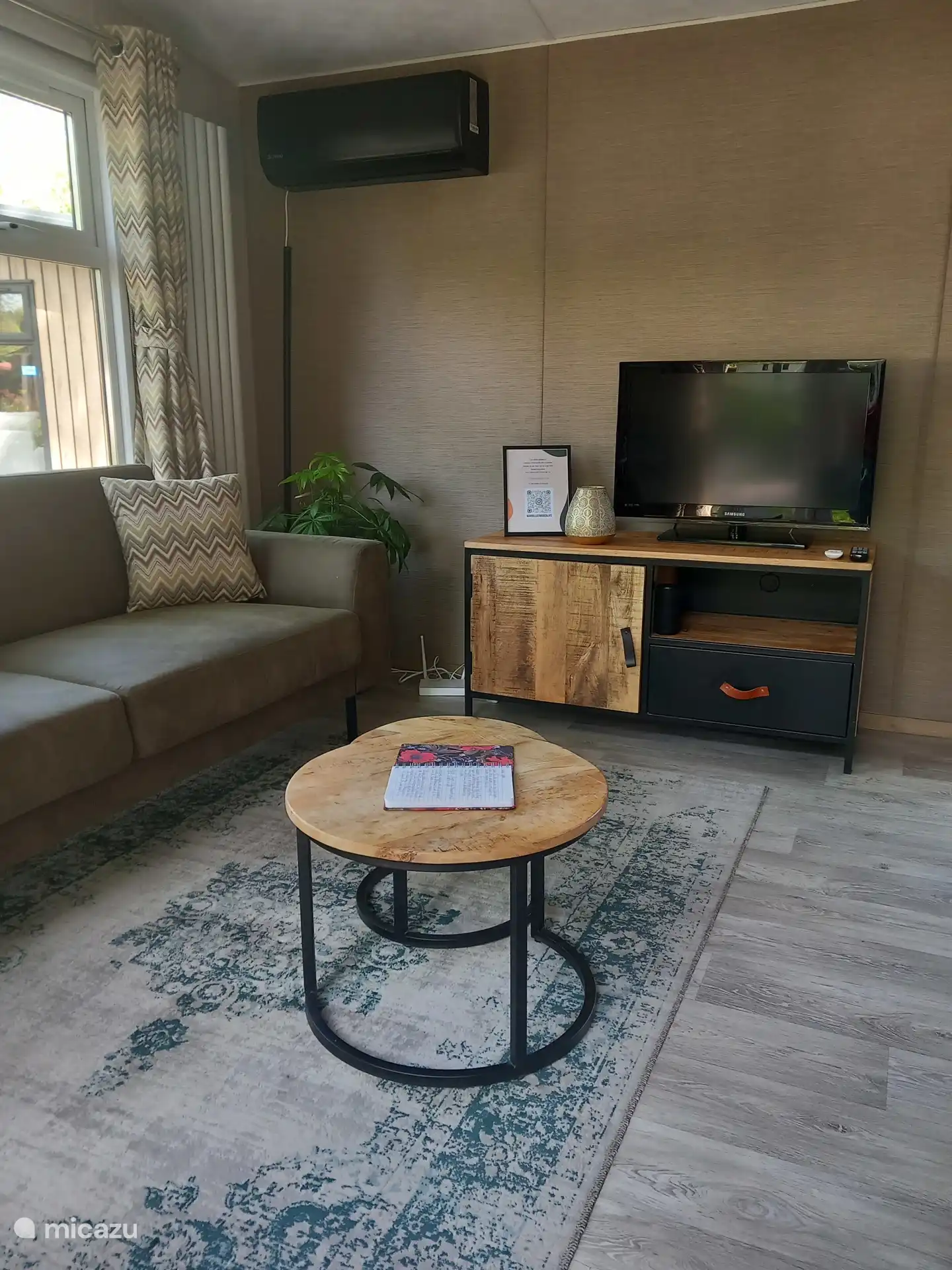 TV, climatisation, canapé