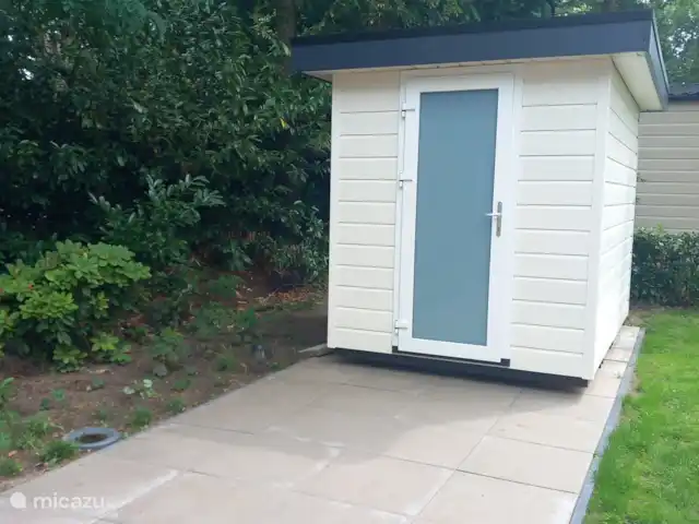 PrinceDélicieux | Pays-Bas, Gueldre, Harderwijk - chalet Cabanon, par exemple pour ranger les vélos. Equipé de lumière, d’eau et d’électricité
