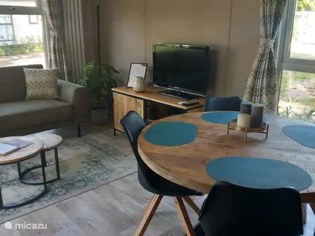 PrinceDélicieux | Pays-Bas, Gueldre, Harderwijk - chalet Salon avec coin repas, TV, climatisation, canapé spacieux
